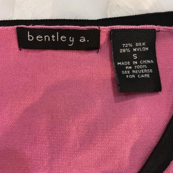 Bentley A. Pink And Black Asymmetrical Neckline Sleeveless Sweater Top - Picture 3 of 3
